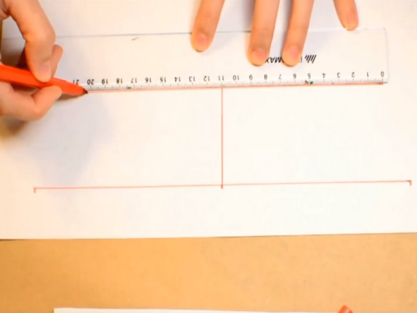 Отмечаем расстояние, равное обхвату морды возле мочки носа Отмечаем расстояние, равное обхвату морды возле мочки носа