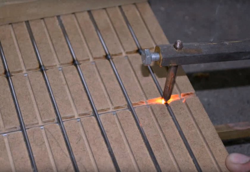 Проделываем проём для дверцы