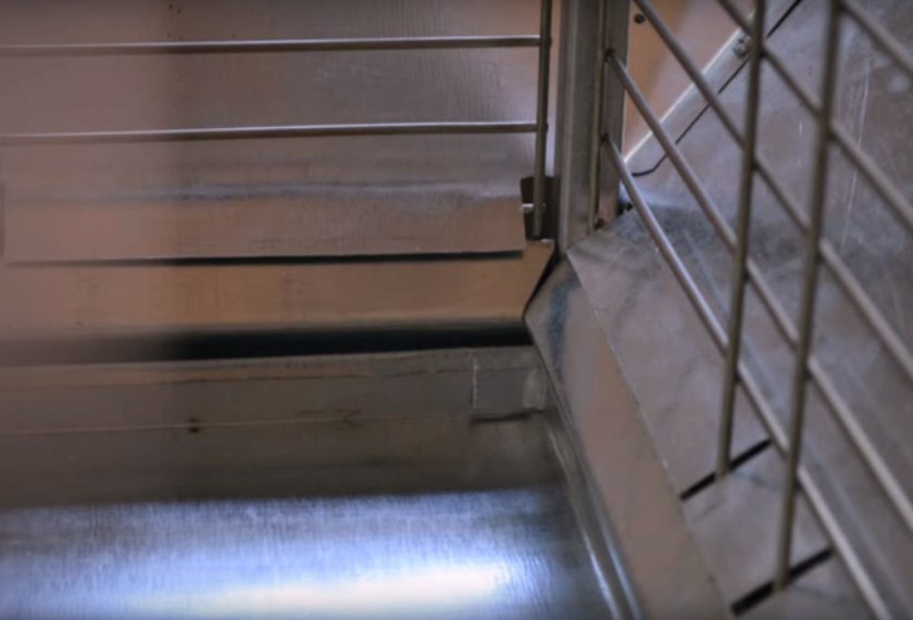 Устанавливаем вогнутые уголки