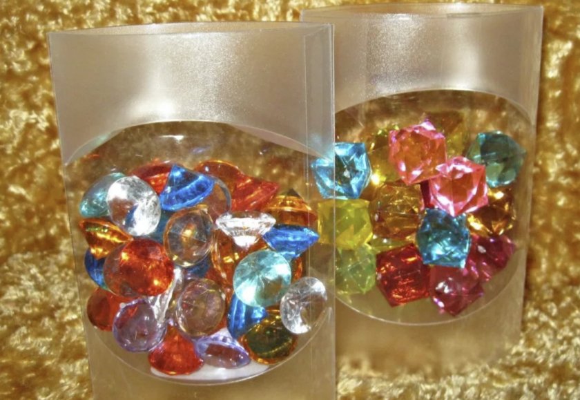 Пластиковые камушки