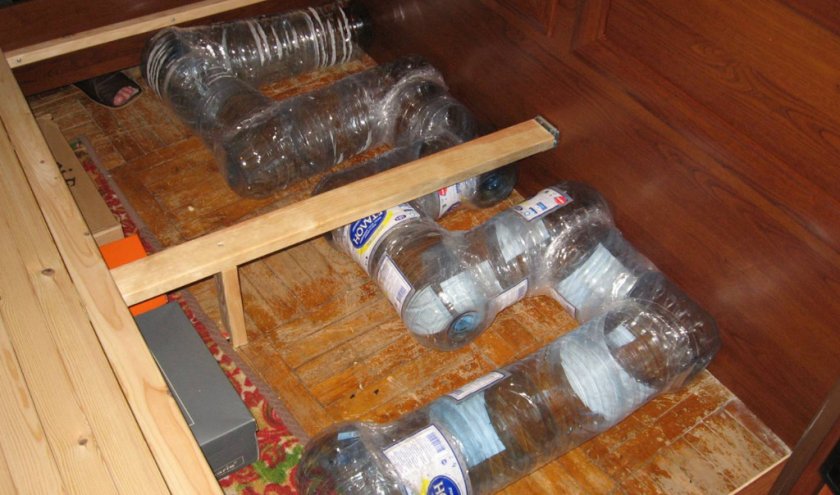 Домик из бутылок для крысы