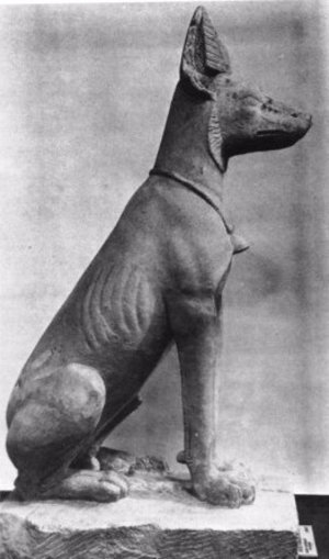 Древнеегипетская статуя собаки